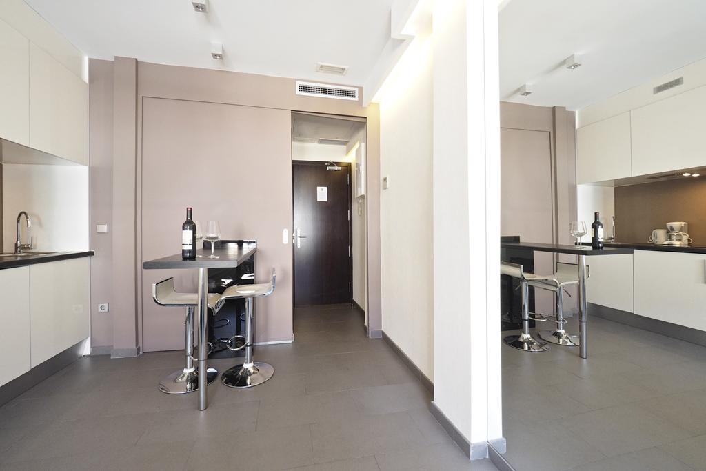 Barcelona Fifteen Central Aparthotel Экстерьер фото