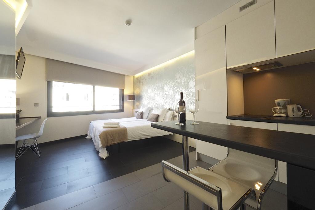 Barcelona Fifteen Central Aparthotel Экстерьер фото